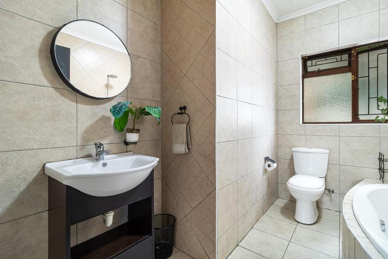 4 Bedroom Property for Sale in Windsor Park Western Cape